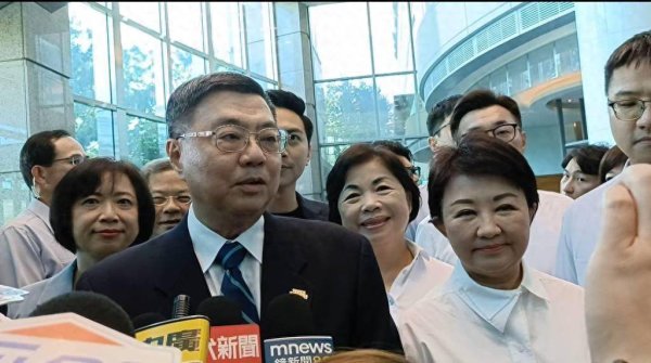 配资交易 跟卢秀燕爆发口角，美女议员：卓荣泰只顾蹭声量，满意度怎么可能高